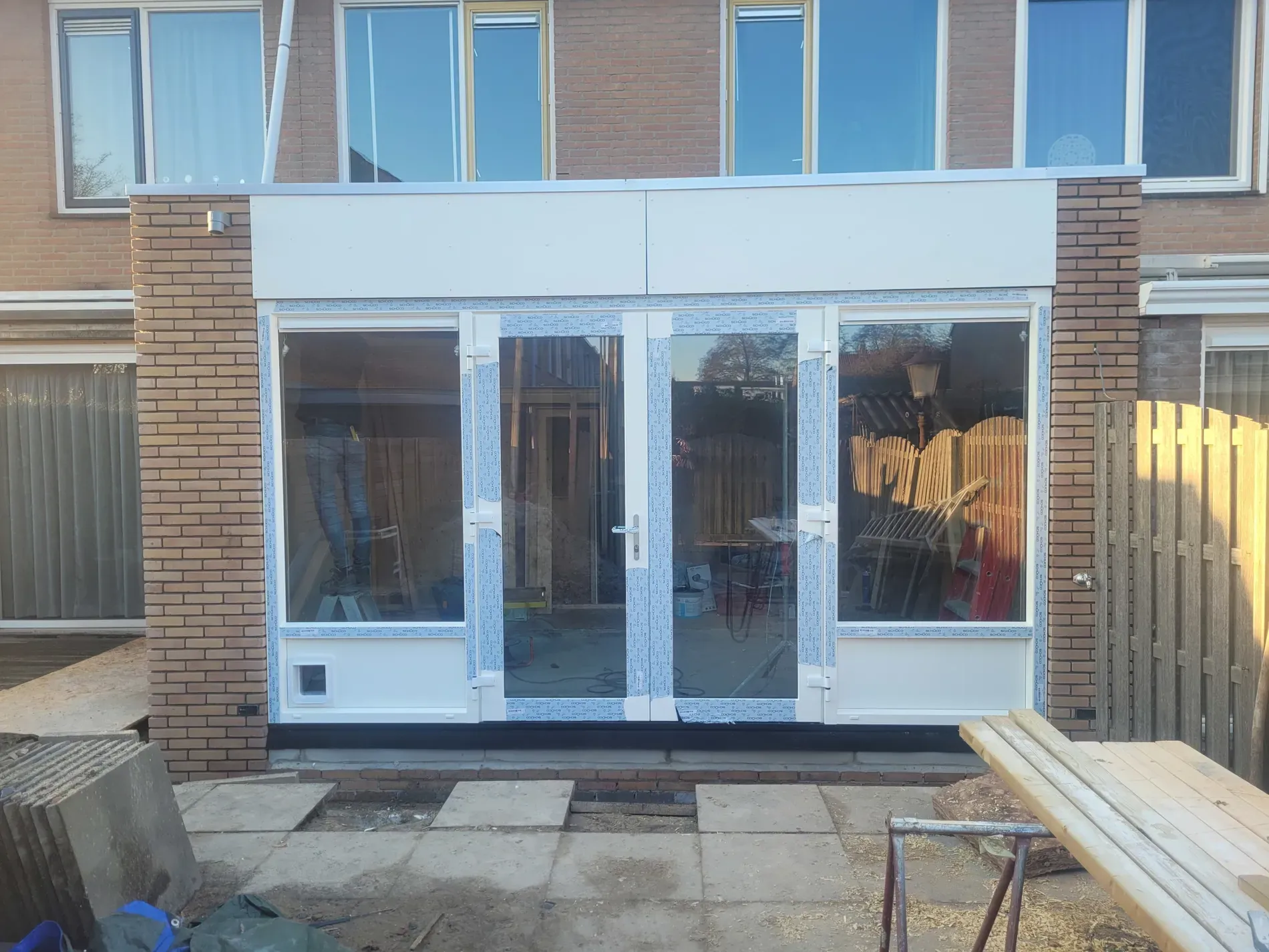 Nieuwe achterpui bij woning in Purmerend Nieuwe glazen achterpui tijdens verbouwing van woning in Purmerend