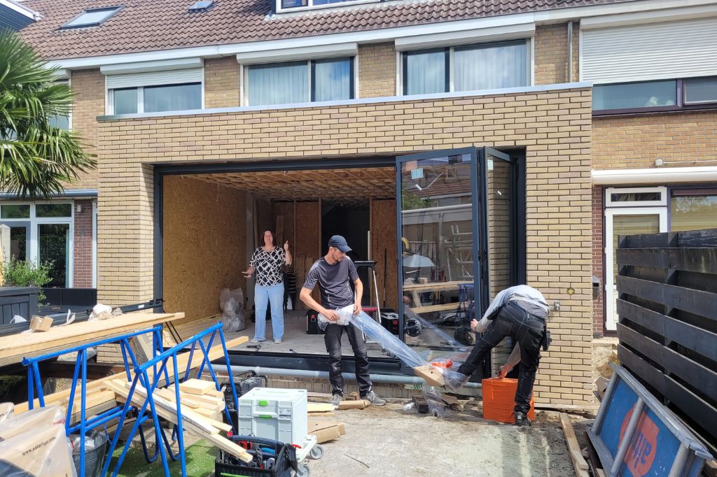 kemperbouw uitbouw bezig met afronding